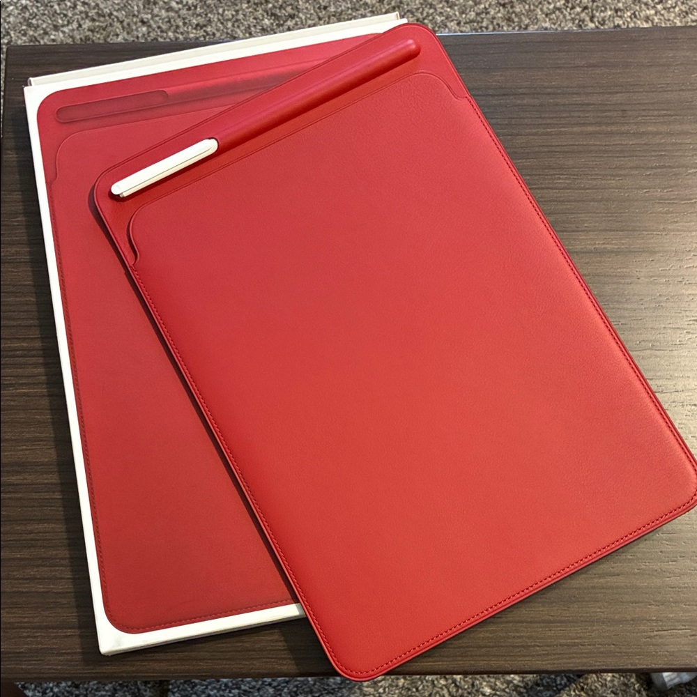 Apple iPad Pro Sleeve - Vibrant Red